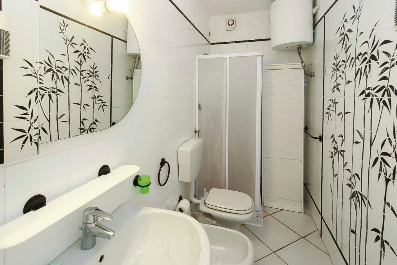 Appartamenti Residence Il Porto 13 E 16 Порто Адзуро Екстериор снимка