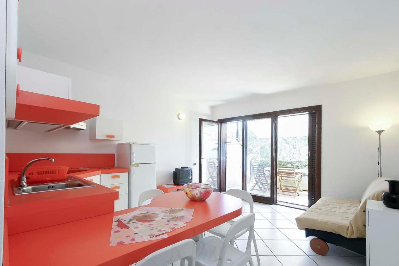Appartamenti Residence Il Porto 13 E 16 Порто Адзуро Екстериор снимка