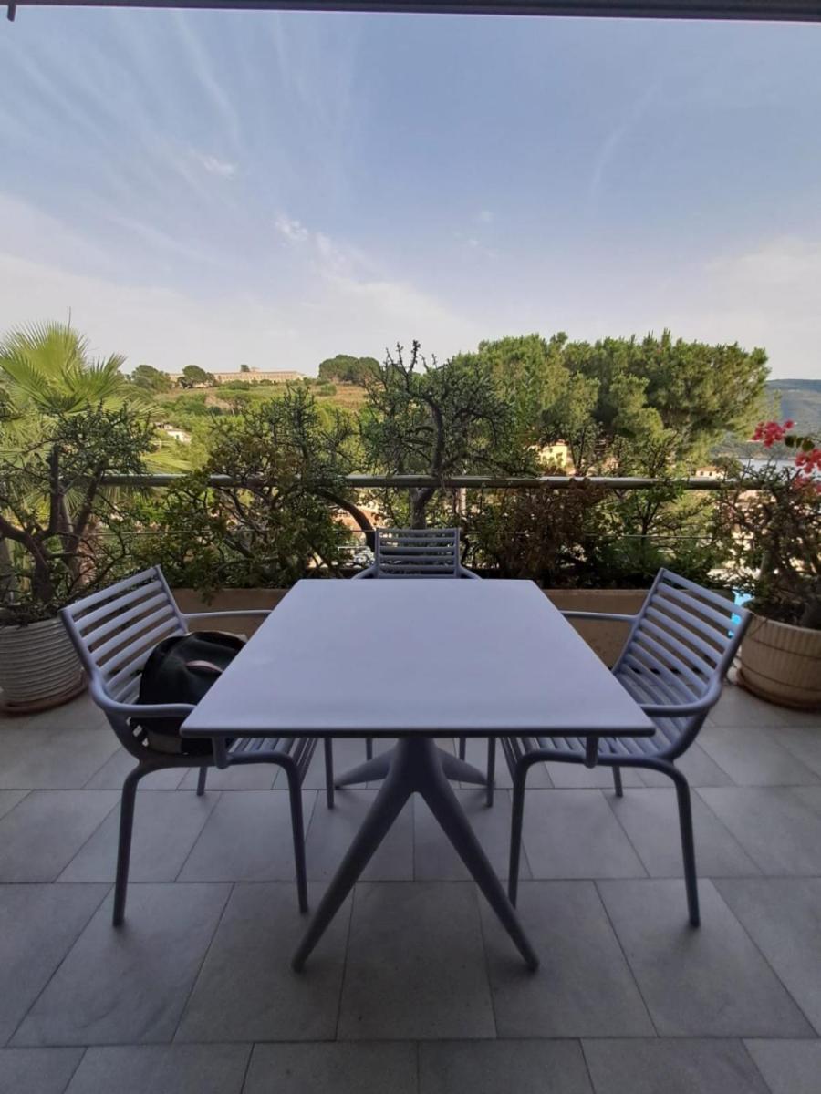 Appartamenti Residence Il Porto 13 E 16 Порто Адзуро Екстериор снимка