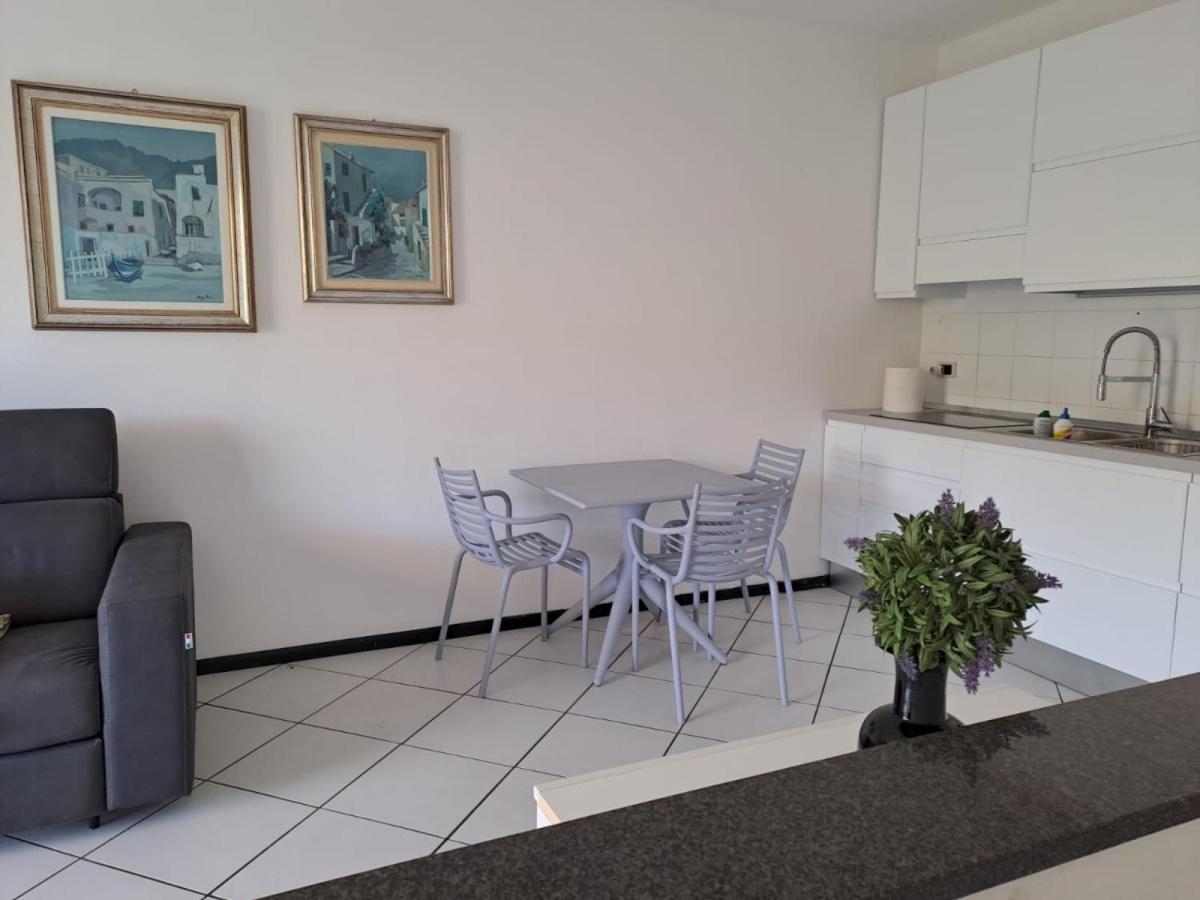 Appartamenti Residence Il Porto 13 E 16 Порто Адзуро Екстериор снимка