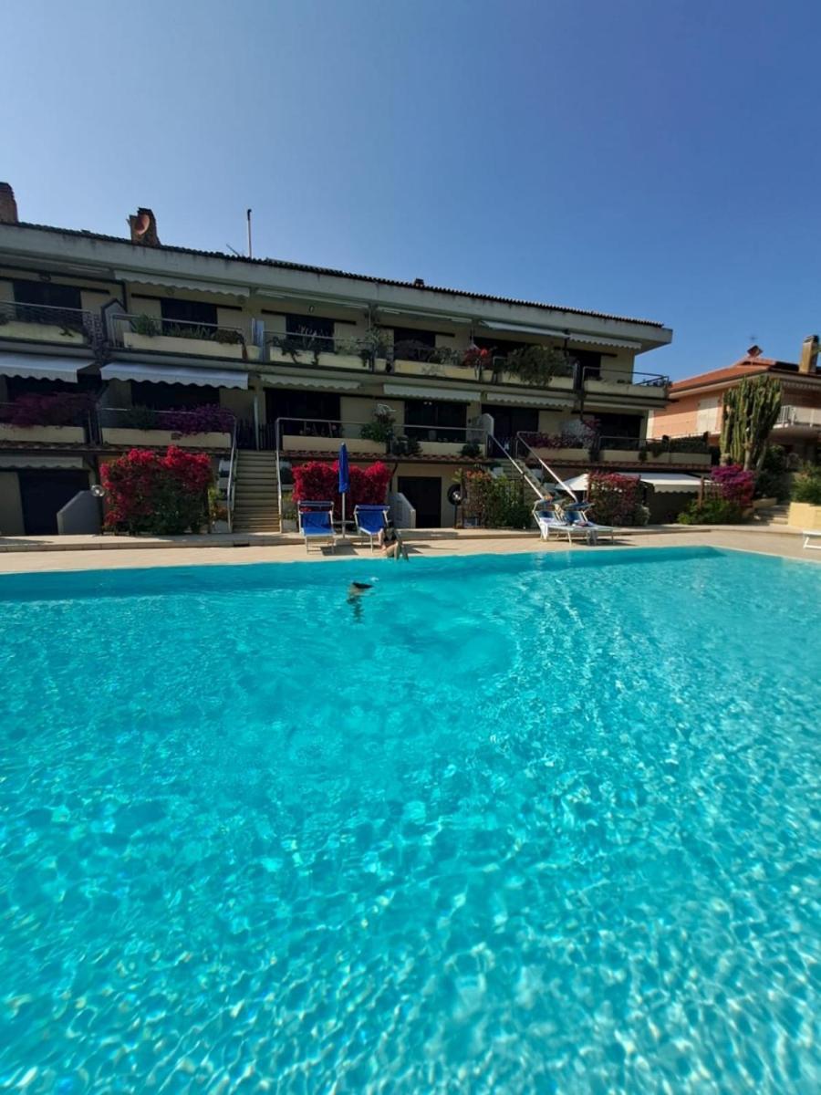 Appartamenti Residence Il Porto 13 E 16 Порто Адзуро Екстериор снимка